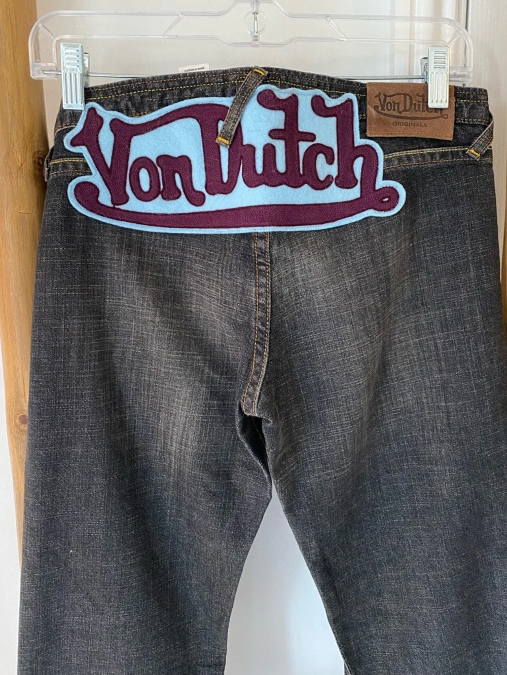 Von Dutch Low Rise Dark Wash Flare Jeans w/ Large Patch on the Back Size 28 Y2K - Picture 2 of 9